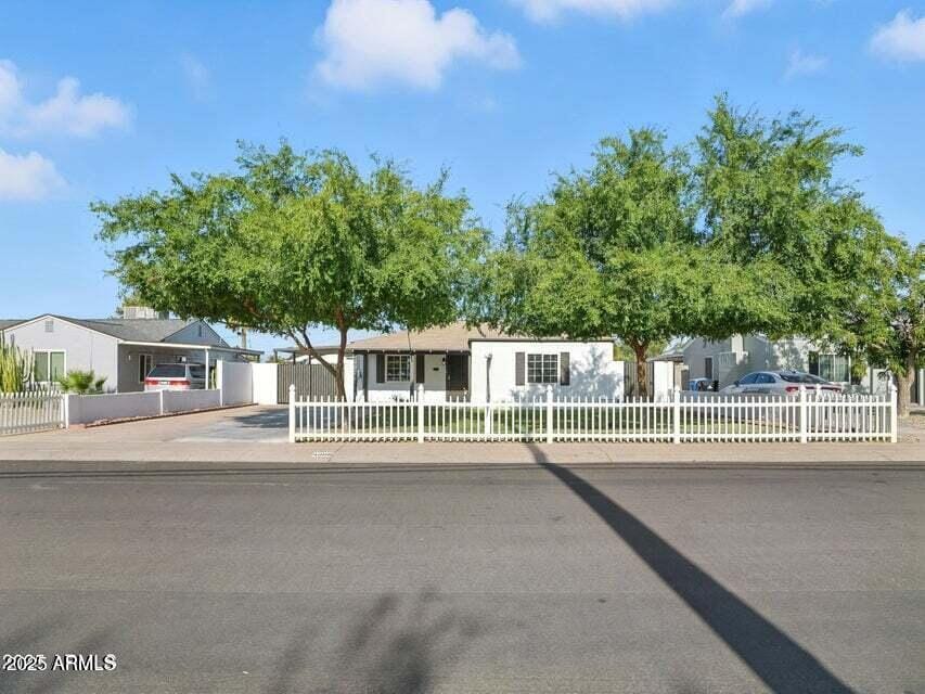 Primary Photo - 4006 N 11th Ave