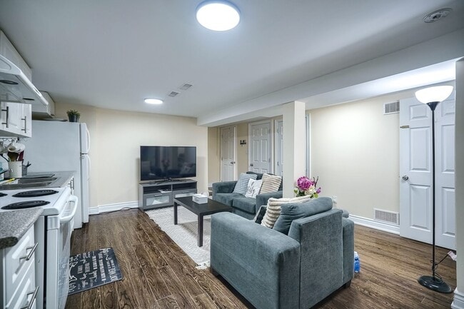 Building Photo - 14 Moray Pl