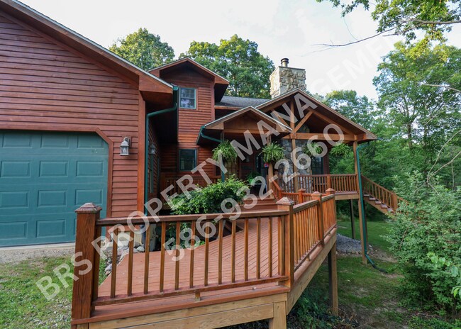 Building Photo - Gorgeous Country Living with 5 Bd and 4 Ba