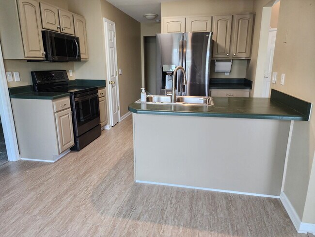 Foto del edificio - Station Camp Schools zoning! 3 bed with bonus room! Pet friendly!