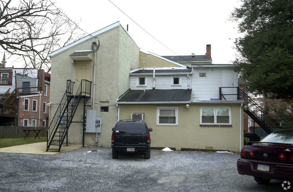 Building Photo - 117 - 121 S Church St