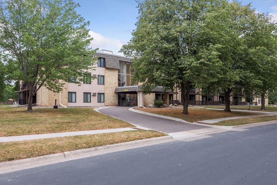 Foto principal - 3461 Kent St