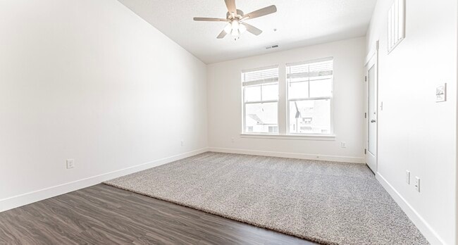 Foto del edificio - 898 N Hemsworth Way