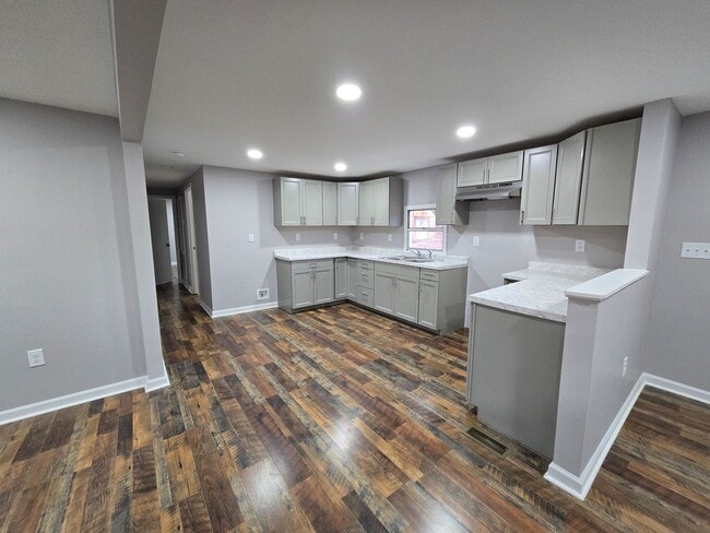 Building Photo - NEW LISTING!!!!!