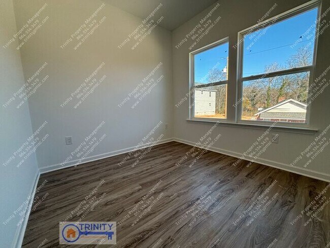 Foto del edificio - Newly Built 3 bed/ 2.5 Bath Duplex Minutes from the Heart of Downtown Greenville!