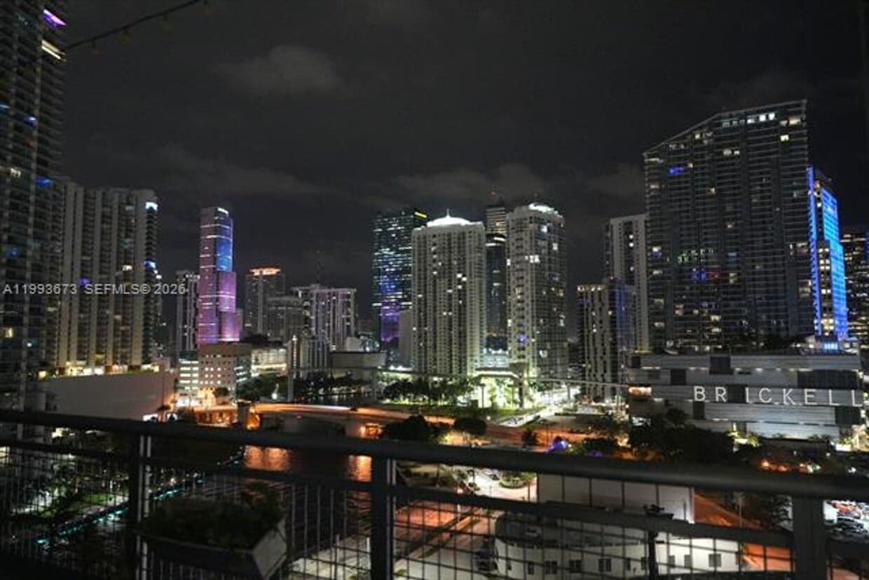 Photo - 690 SW 1 Ct # 1722 (A11993673)