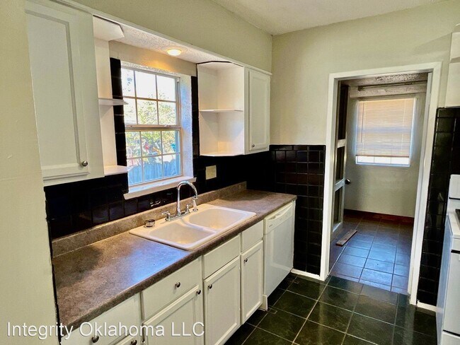 Building Photo - 3 br, 1 bath House - 3021 NW 13th Street