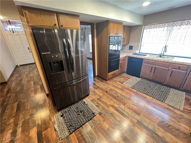 Building Photo - 5242 Dickens Dr