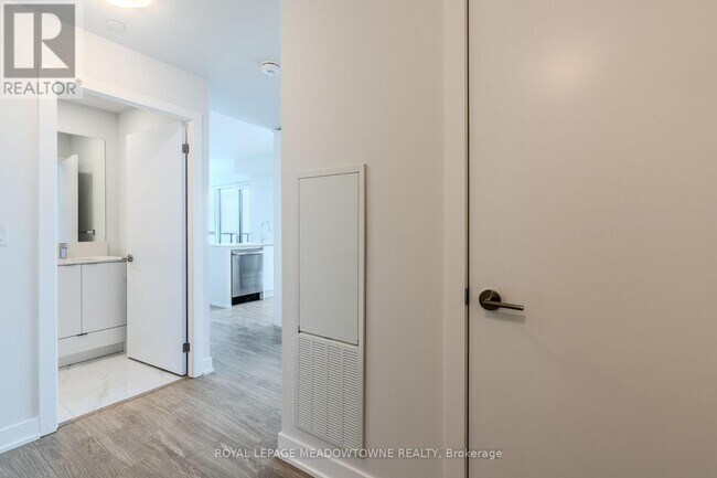 Building Photo - 4130 Parkside Village Dr