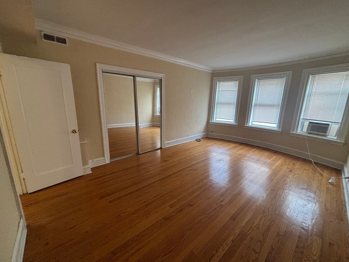 Foto principal - 2757 W Arthur Ave
