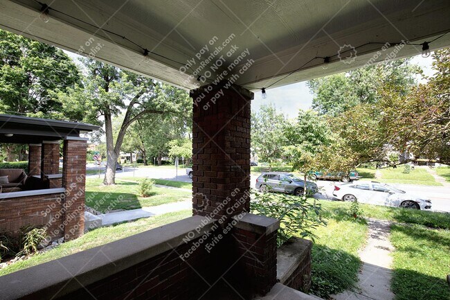 Building Photo - 5264 N College Ave