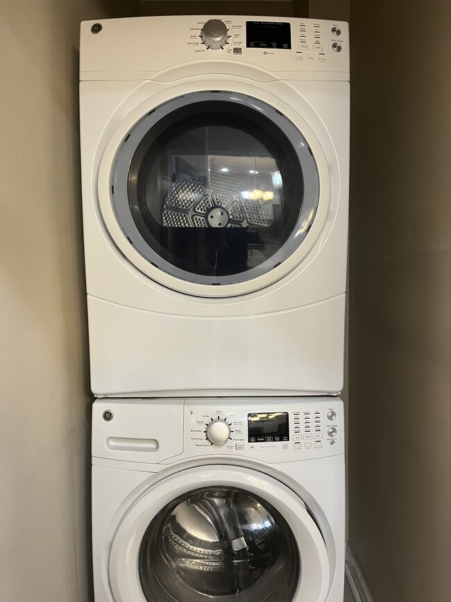 Washer Dryer off Kitchen - 505 Wallace Ave