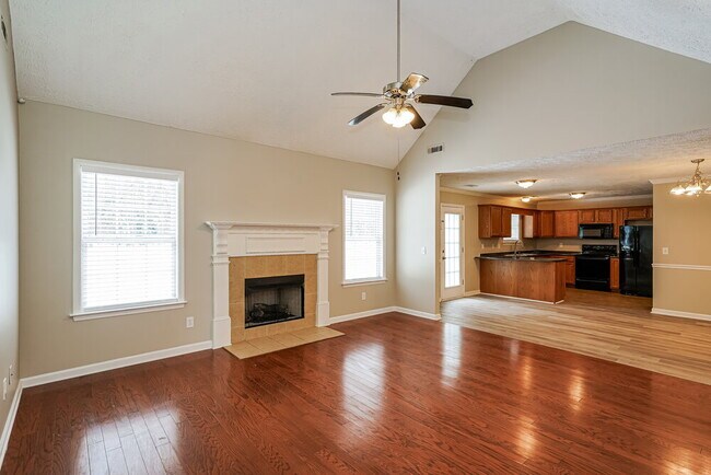Building Photo - 3155 Hardwood Dr