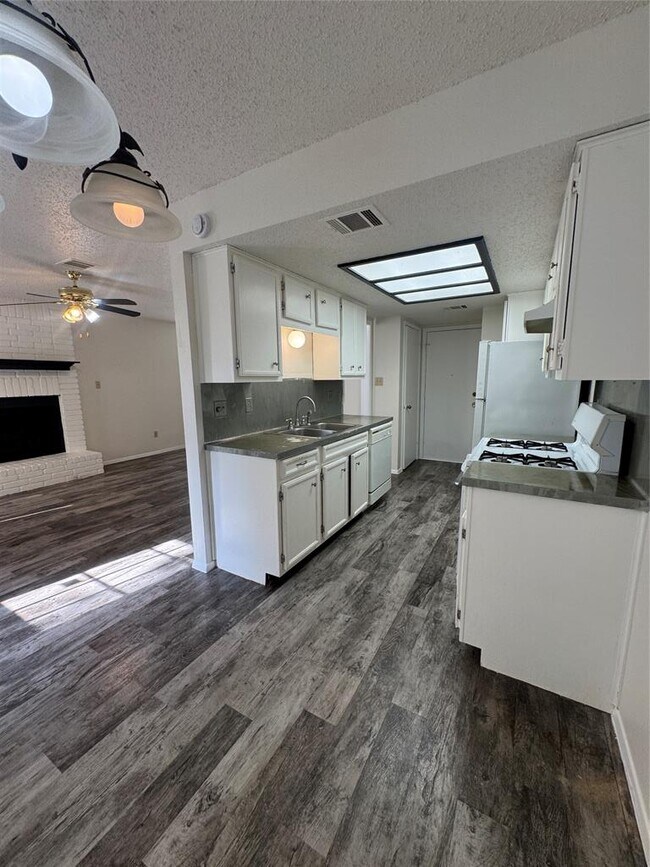 Foto del edificio - 3516 Rollingway Cove