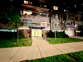 Building Photo - 6102 N Sheridan Rd