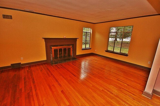 Building Photo - 909 SE Greenville Blvd