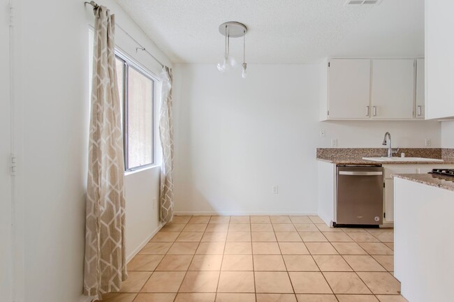 Building Photo - Chatsworth Rent This Now