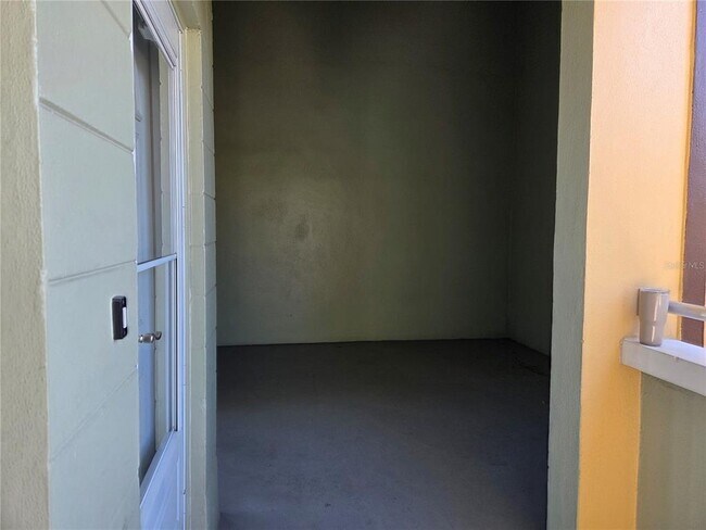 Building Photo - 2448 Columbia Dr