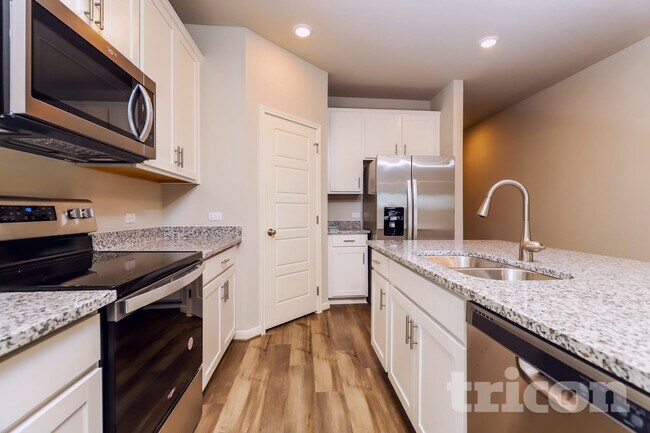 Foto del edificio - 13554 Paxton Blvd