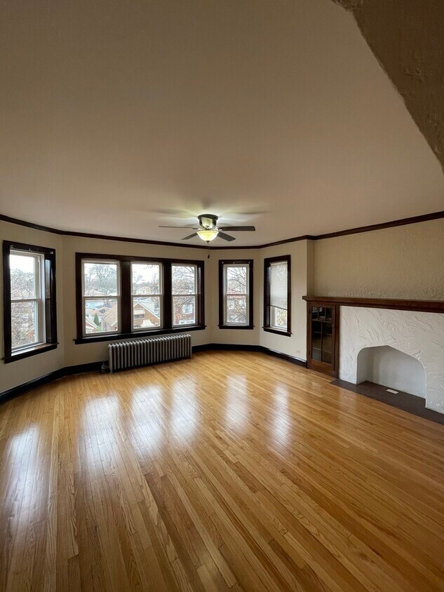 Primary Photo - 610 E 103rd Pl
