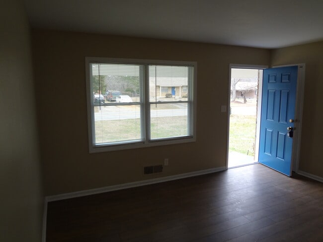 living room - 8349 Kendrick Rd
