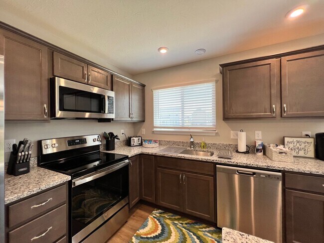 Foto del edificio - 7876 Ellington Ct