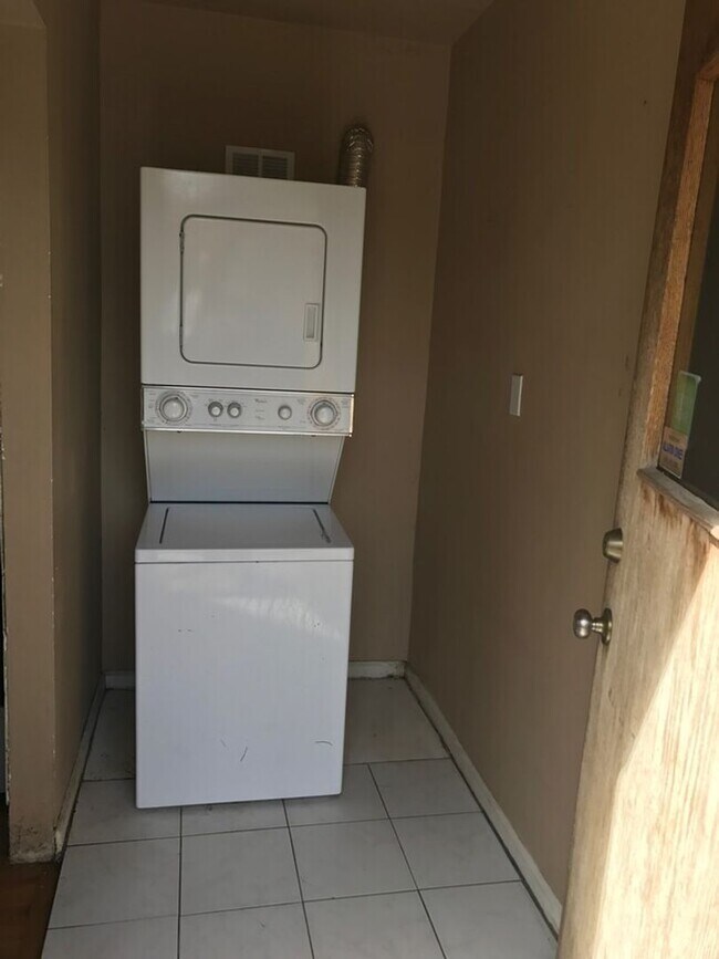 Foto del edificio - Charming 3-Bedroom Home in Aurora, CO – Your Perfect Retreat Awaits!