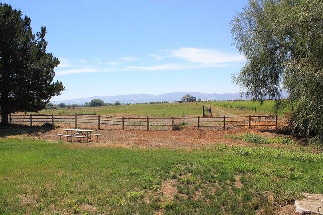 Foto del edificio - Spacious Home in the Country for Rent