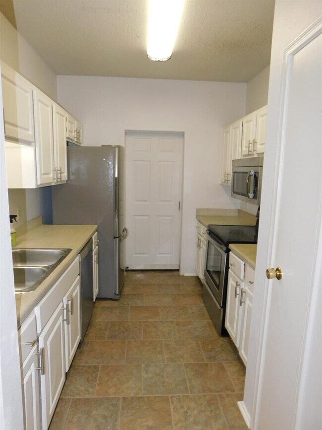 Foto del edificio - 12166 Metric Blvd