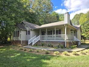 Building Photo - 1605 Hillhaven Rd