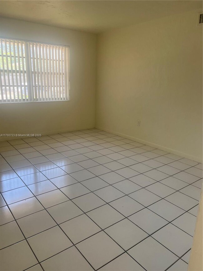 Building Photo - 6525 SW 57th Ct