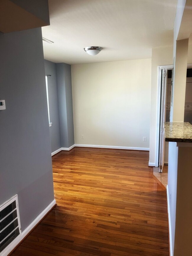 Foto del edificio - 1 bed 1 Bath Hyattsville MD