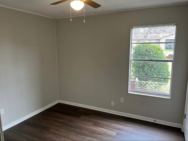 Building Photo - 3610 Goldfinch Dr