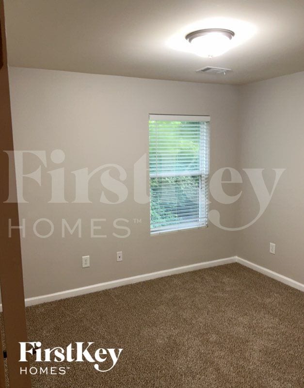 Building Photo - 3020 Mayfair Dr