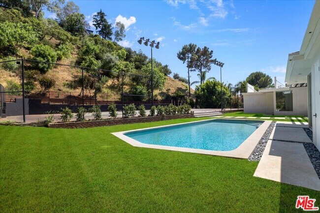 Building Photo - 1836 Loma Vista Dr