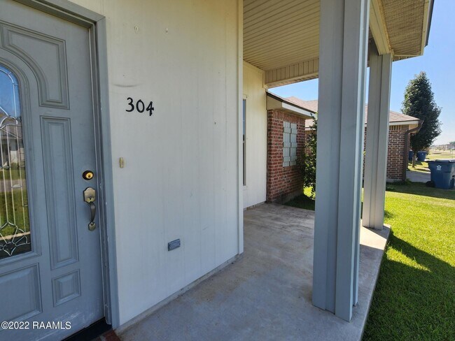 Foto del edificio - 304 Stoneridge Dr