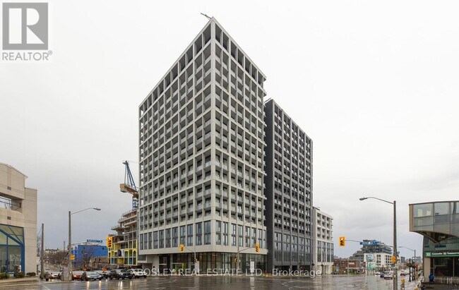 Photo du bâtiment - 2020 Bathurst St