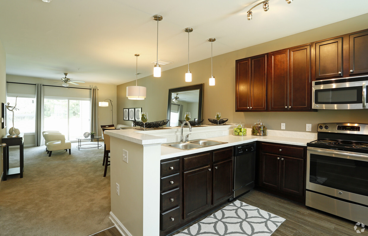 Foto principal - Loch Raven Pointe Apartments and Townhomes