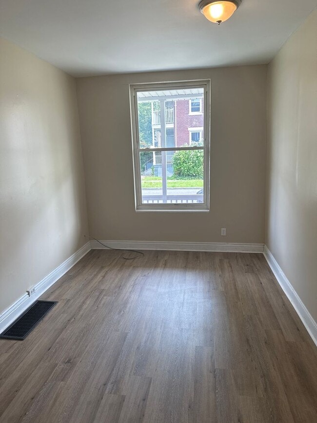 Foto del edificio - Spacious 4-bedroom uptown Harrisburg