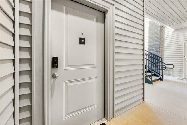 Building Photo - Brand New 1 Bed | 1 Bath Apartment Near University of Arkansas – Modern, Convenient, and Pet Frie...