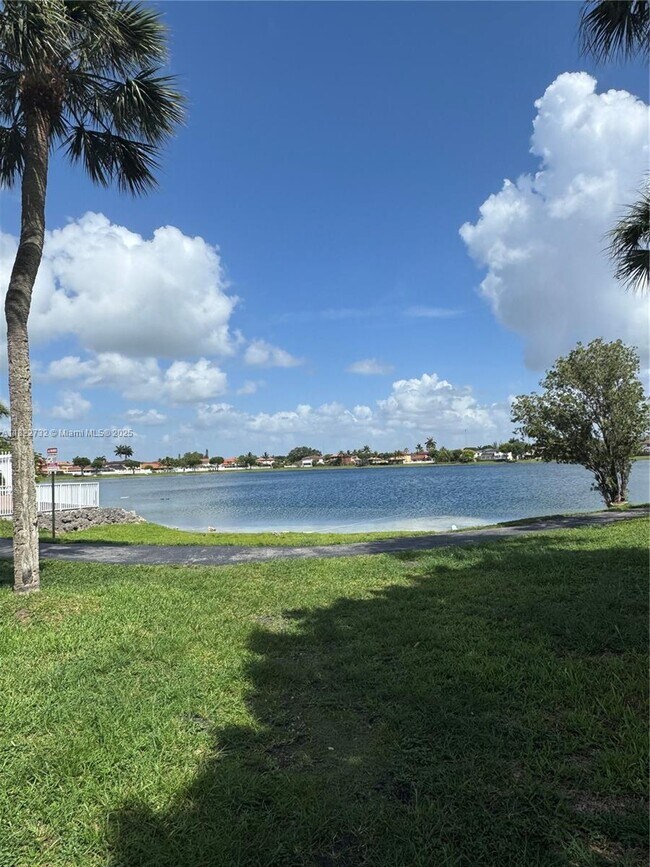 Foto del edificio - 8248 NW 195th Terrace