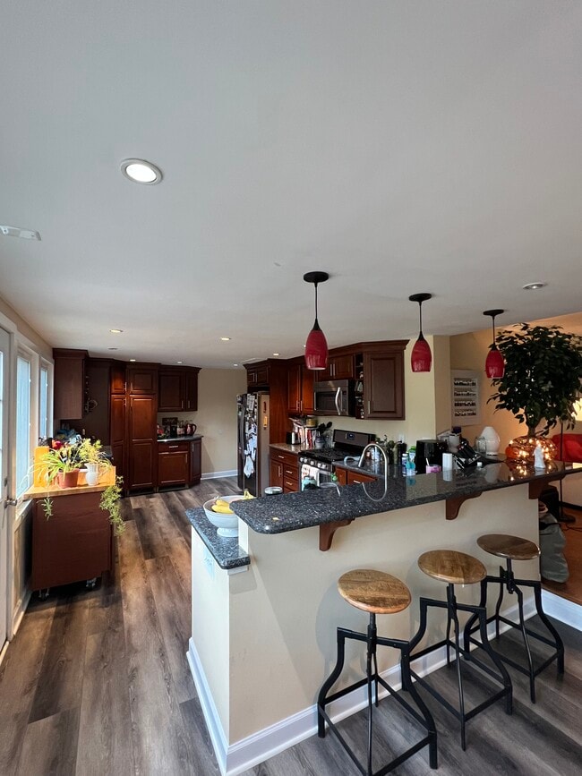 Foto del edificio - 10616 Oak Pl