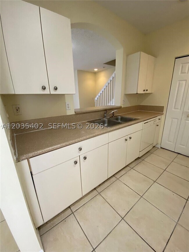 Building Photo - 959 NE 42nd Terrace