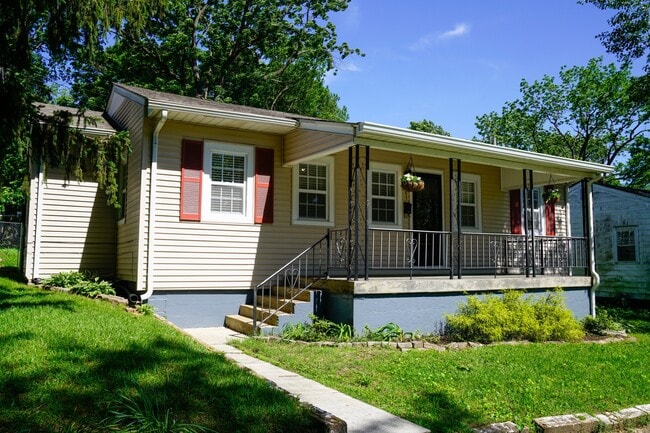 Front Porch2 - 1403 Debow St