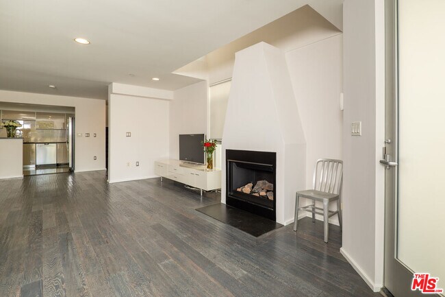 Building Photo - 8703 N W Knoll Dr