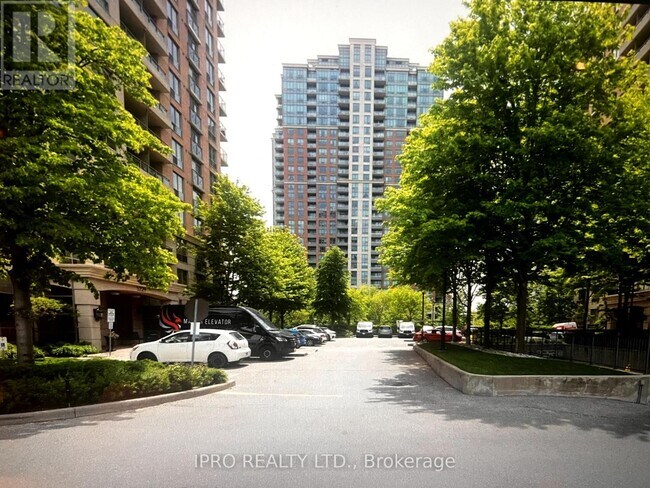 Photo du bâtiment - 5229-5229 Dundas St W