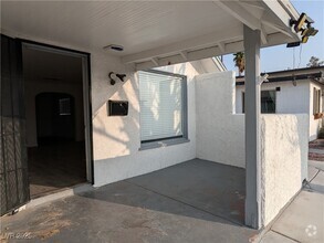 Building Photo - 416 S 11th St