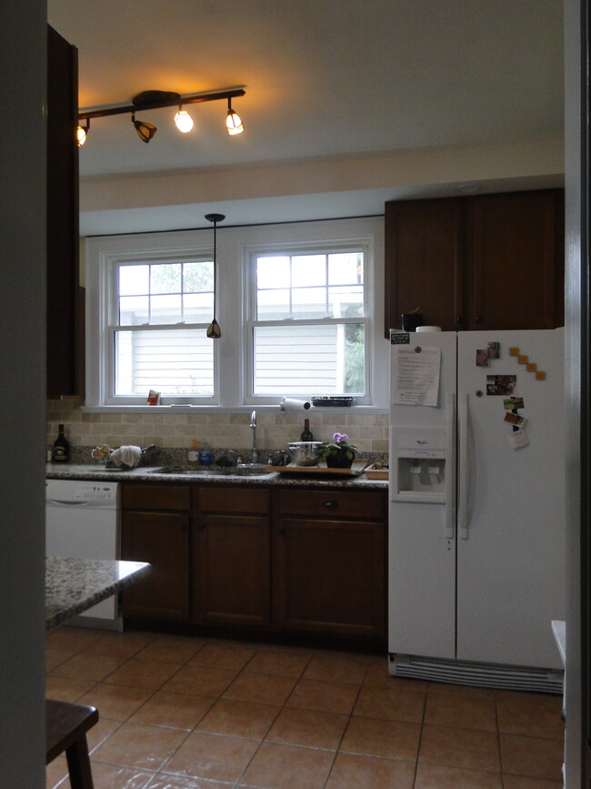 Kitchen - 1151 Hillcrest Road