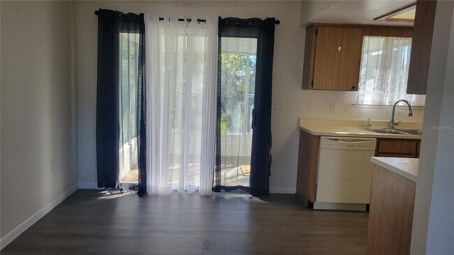 Foto del edificio - 10881 SW 75th Ave