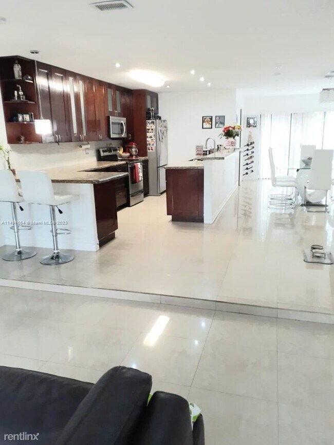 Building Photo - 3 br, 2.5 bath House - 4822 Sheridan St # 2